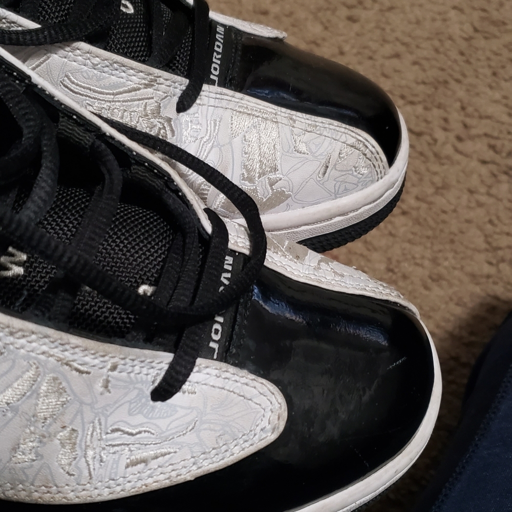 Jordans 6.5 big Kids great condition. Super clean. Almost like new.